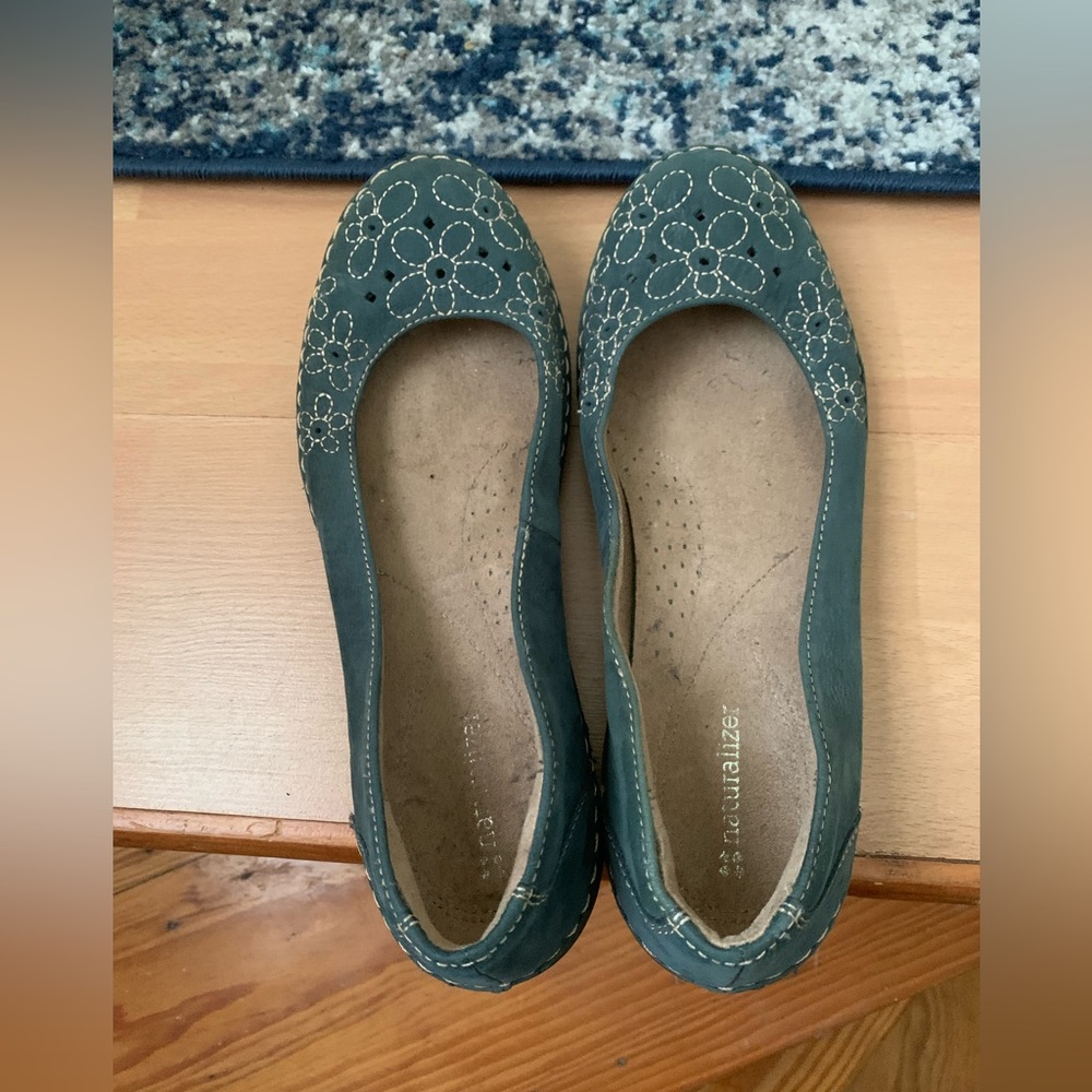 Naturalizer Blue suede embroidered flats 8